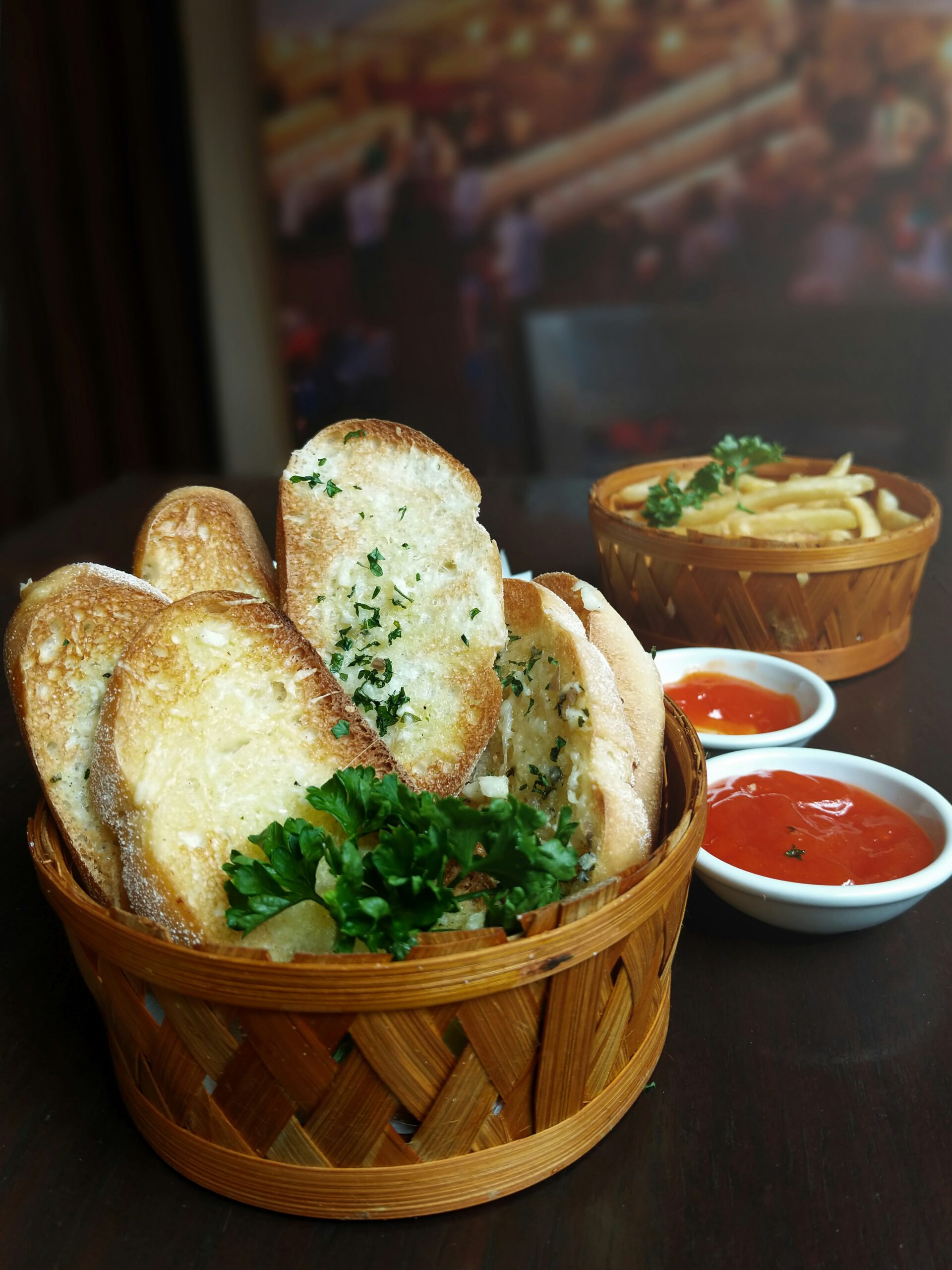 garlic bread in basket